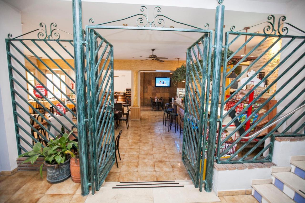 Hostal La Ermita เนร์คา ภายนอก รูปภาพ
