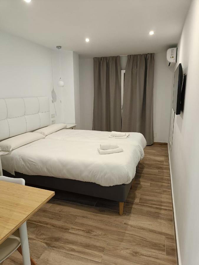 Hostal La Ermita เนร์คา ภายนอก รูปภาพ