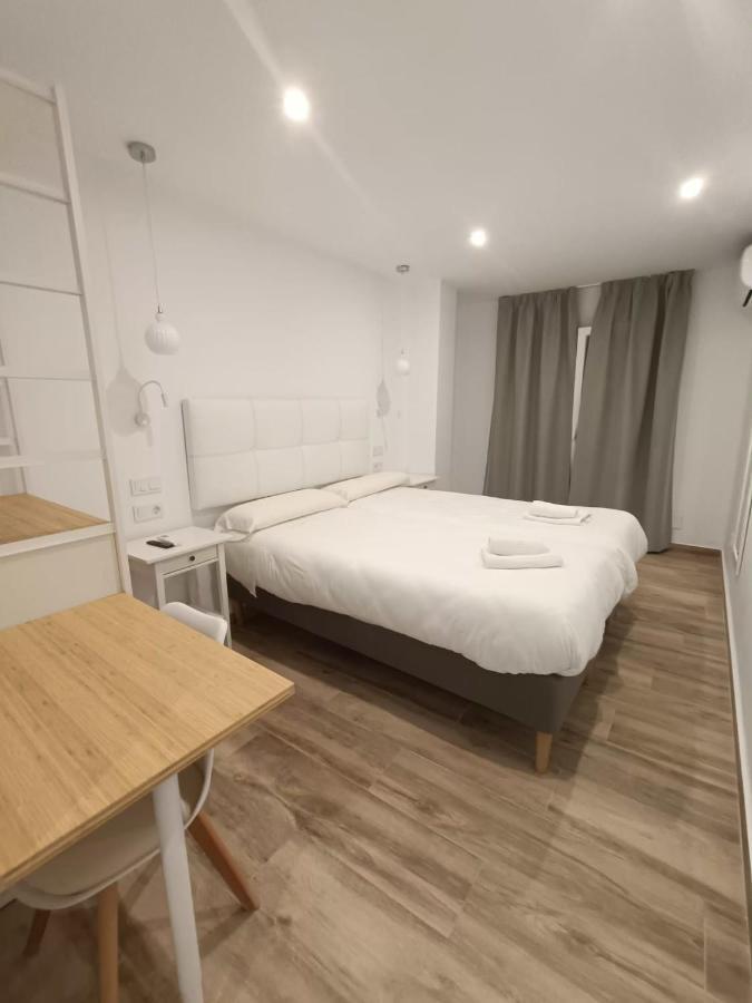 Hostal La Ermita เนร์คา ภายนอก รูปภาพ