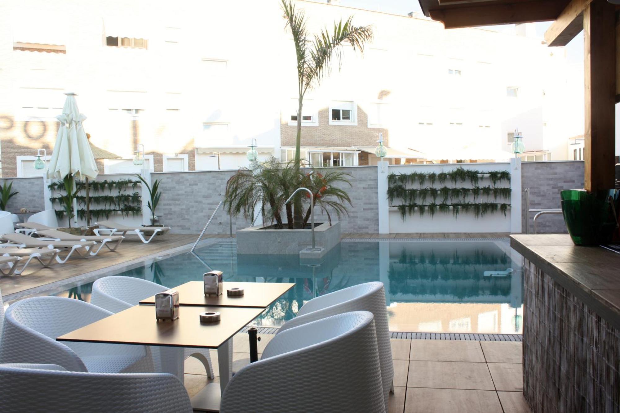 Hostal La Ermita เนร์คา ภายนอก รูปภาพ