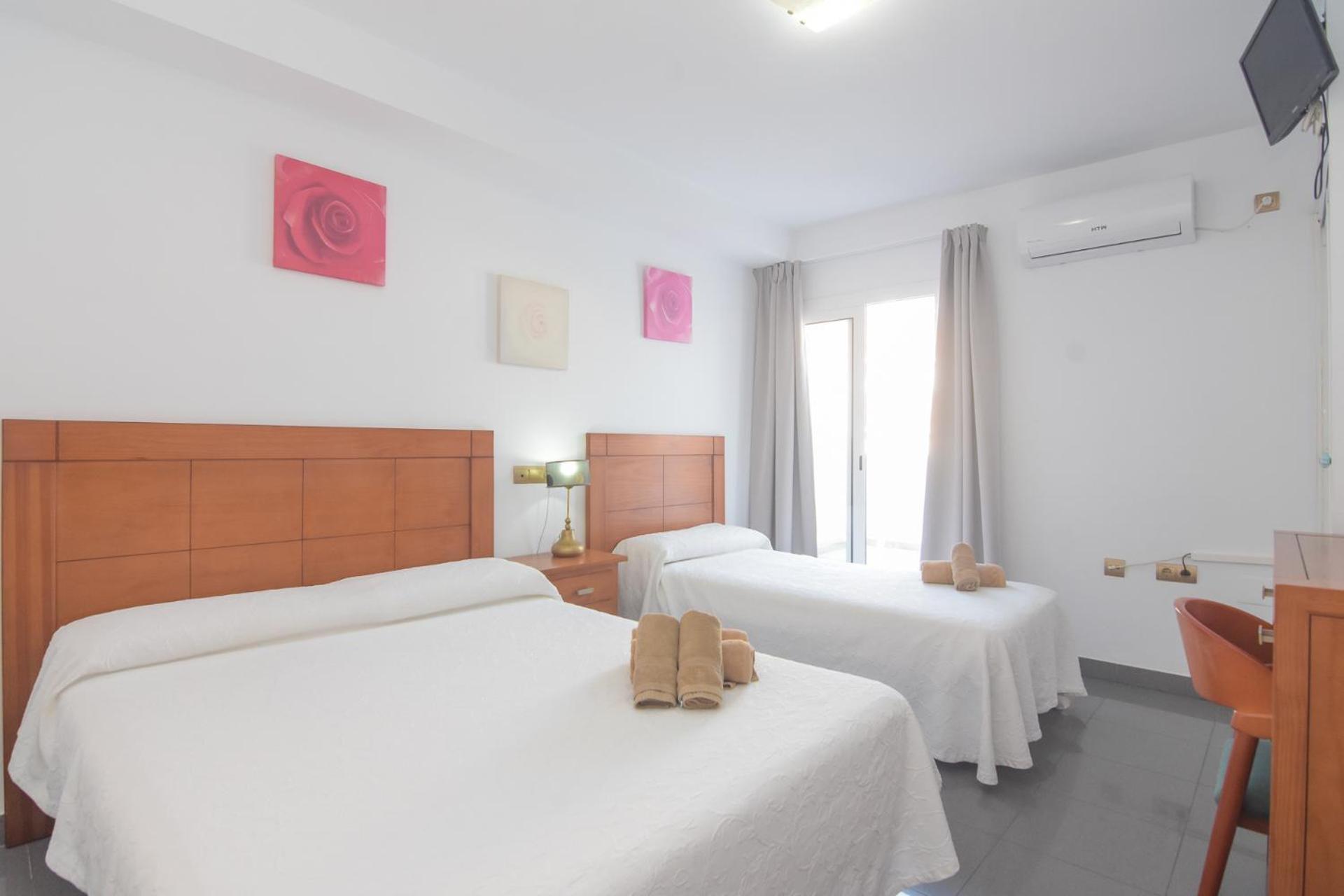 Hostal La Ermita เนร์คา ภายนอก รูปภาพ